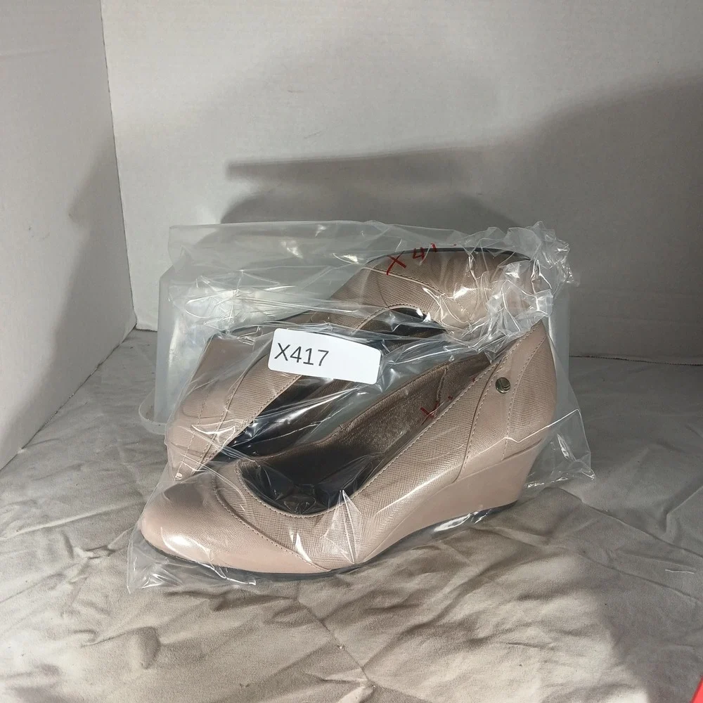 Life Stride Beige Wedge Pumps